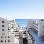 Flamingo 802 - Top Floor Ocean Facing Sea Point Apartment With Daily Housekeeping