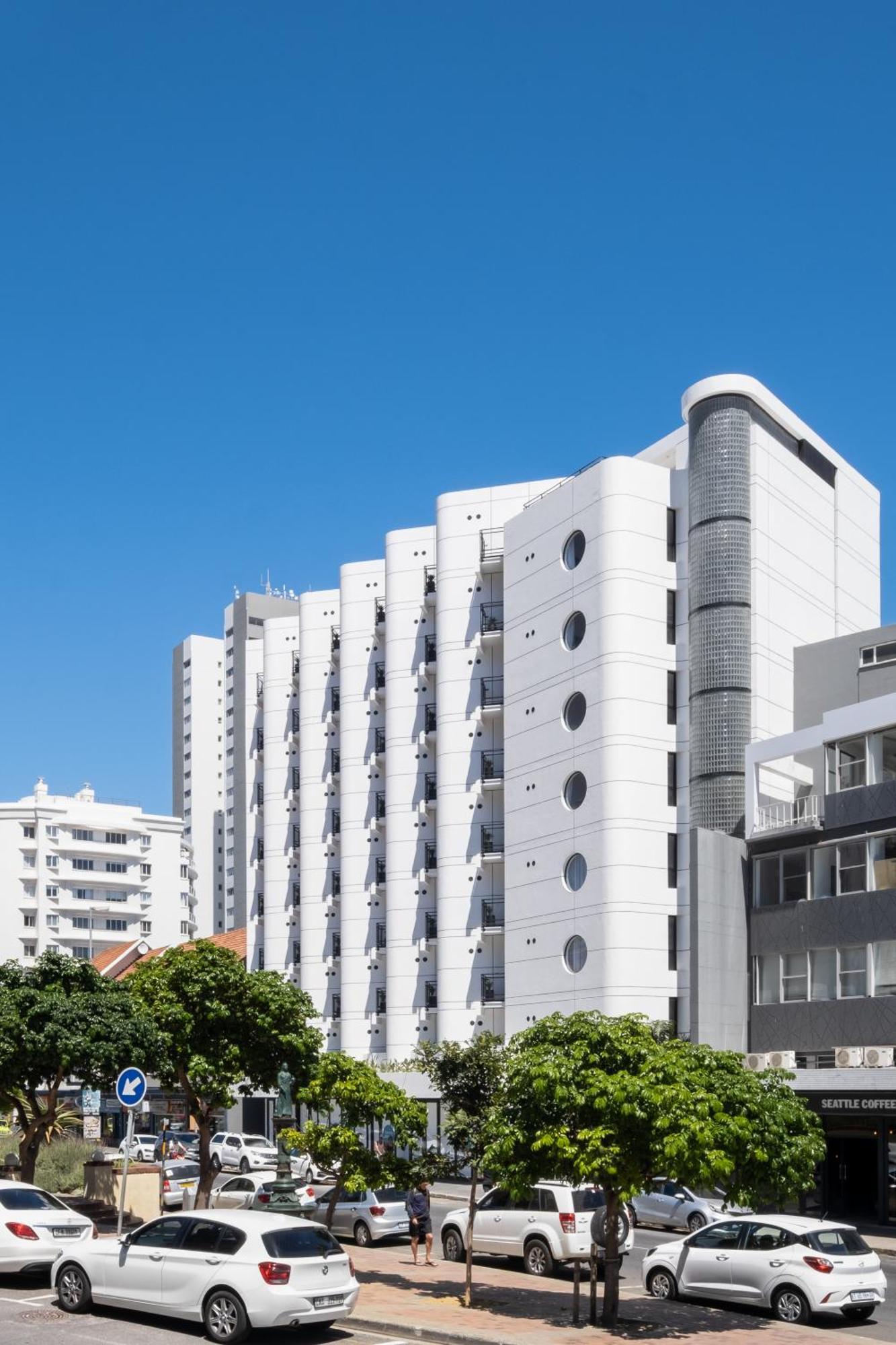 Flamingo 802 - Floor Ocean Facing Sea Point With Daily Housekeeping *