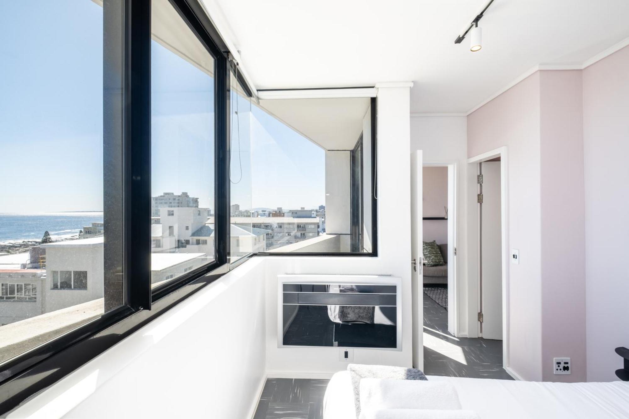 Flamingo 802 - Floor Ocean Facing Sea Point With Daily Housekeeping *