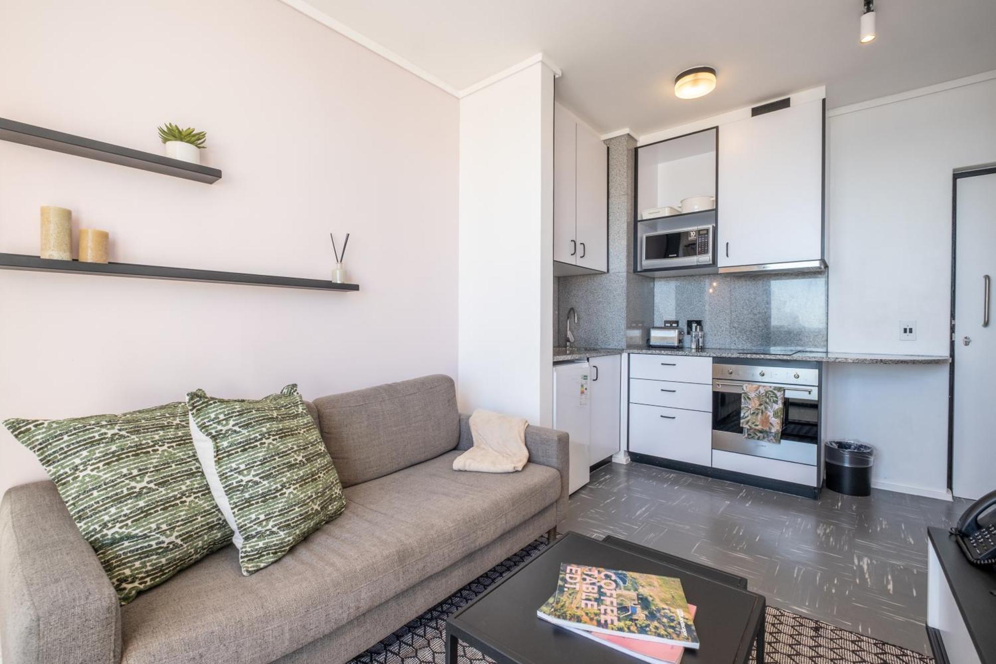 Flamingo 802 - Floor Ocean Facing Sea Point With Daily Housekeeping