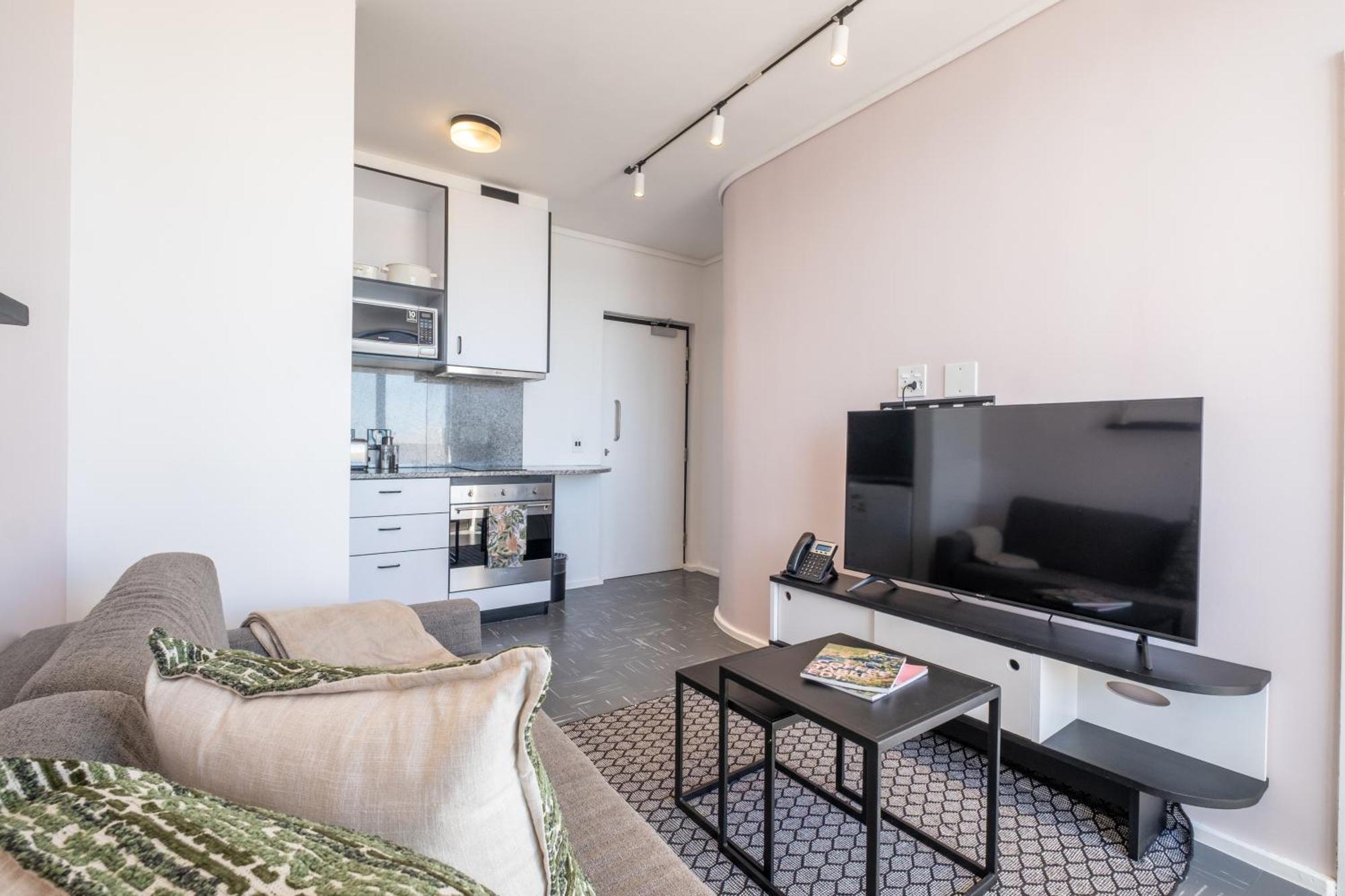 Flamingo 802 - Floor Ocean Facing Sea Point With Daily Housekeeping Apartment